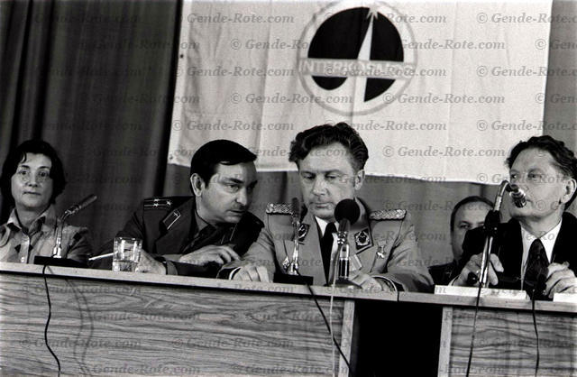 Пресс-конференция Валерий Быковского (СССР) и Зигмунда Йена (ГДР)